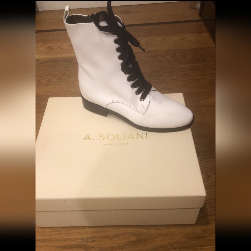 A SOLIANI | LACE UP BOOTIES| SIZE 36 | WOMENS SHOES
